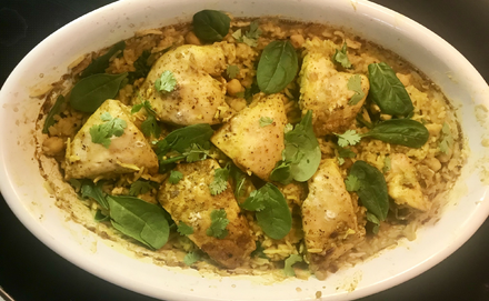 Csirkés csicseriborsó curry spenóttal