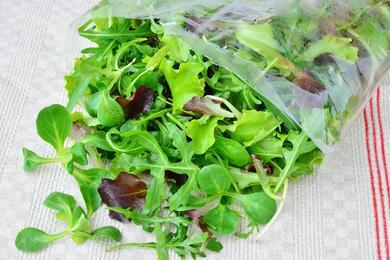 Így tartsd frissen a boltban vásárolt zacskós salátádat