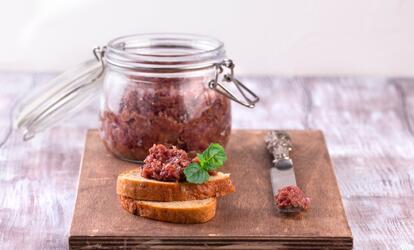Ínycsiklandozó lilahagymalekvár recept, amit 30 perc alatt elkészíthetsz Ez az isteni lilahagymalekvár recept tökéletes választás bármikor