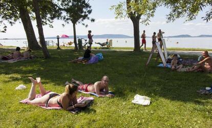 Itt az összes balatoni strand és az idei belépőjegy áraik listája! Balatoni strandok, szabadstrandok
