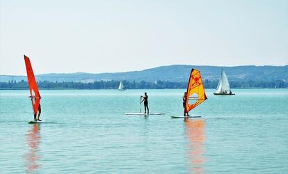 A Balaton leghíresebb 5 Sportja, ami nem szabad kihagynod 5 sport amit kár lenne kihagyni a Balatonnál