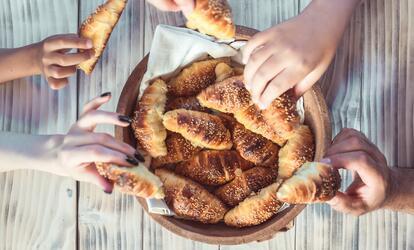 Leleplezzük! Íme a tökéletes kelt tészta titka! Imádni fogod! Vízen kelt kifli recept házilag!