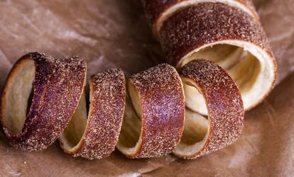 Sütőben sült kürtőskalács recept házilag! Készítsd el házilag az ízletes kürtőskalácsot!