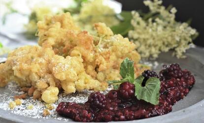 Ezt készítsd bodzából: 3 isteni bodzás recept 3 recept bodzából: bundás bodza, bodzakrém, bodzás kuglóf