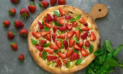 Különleges epres-balzsamos pizza Epres-balzsamos pizza recept