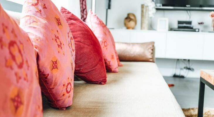 Párna dekoráció a nappaliban Párna dekoráció a nappaliba