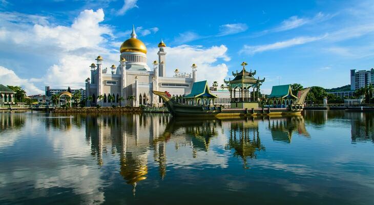 Brunei Szultánság, a földi paradicsom, ahol nincs adó és ingyenes a tb Egy ország, ahol nincs adó, nincs betegbiztosítás,nincs oktatási díj