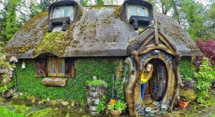 Megépítette saját hobbit házát! Hobbit házat épített
