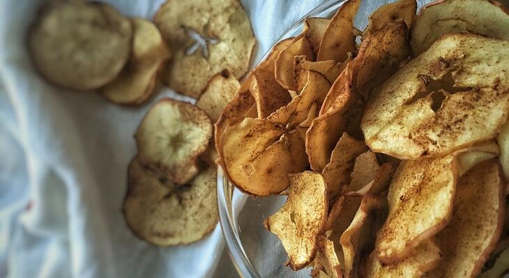 Almachips készítése Nézd meg, hogy hogyan készül a tökéletes almachips!
