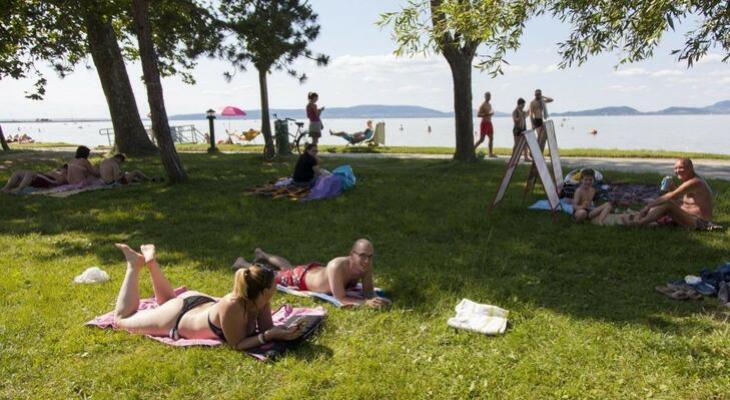 Itt az összes balatoni strand és az idei belépőjegy áraik listája! Balatoni strandok, szabadstrandok