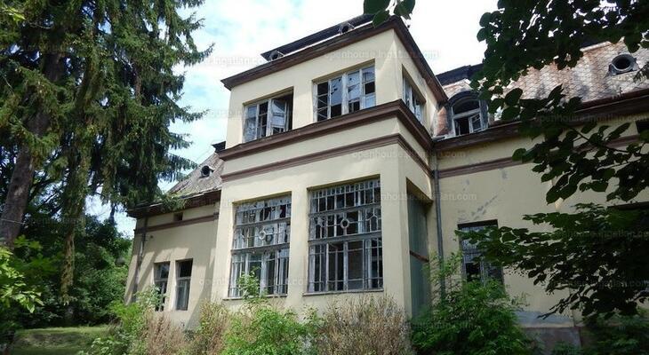 Egy rozzant panel áráért kínálják ezt a kastélyt a Bükkben! Kastélyt árulnak Egercsehiben, Bükkben