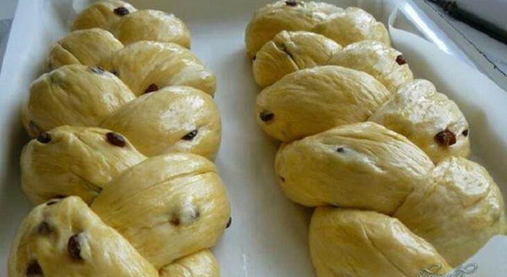Az eredeti Húsvéti mazsolás kalács receptje Húsvéti mazsolás kalács - mennyei recept