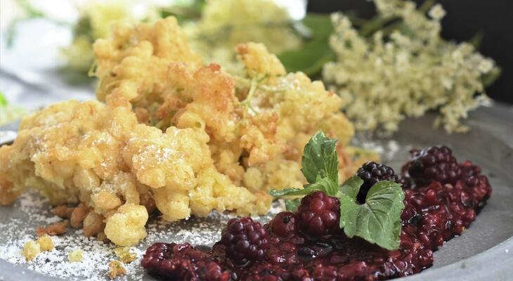 Ezt készítsd bodzából: 3 isteni bodzás recept 3 recept bodzából: bundás bodza, bodzakrém, bodzás kuglóf