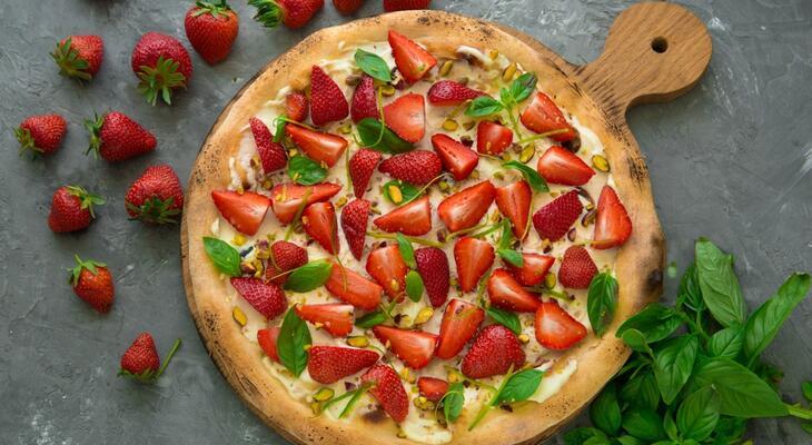 Különleges epres-balzsamos pizza Epres-balzsamos pizza recept