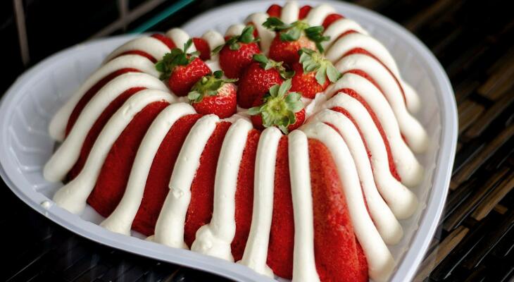 Adj új színt az isteni piskóta receptnek! Isteni epres piskóta recept Anyák Napjára!