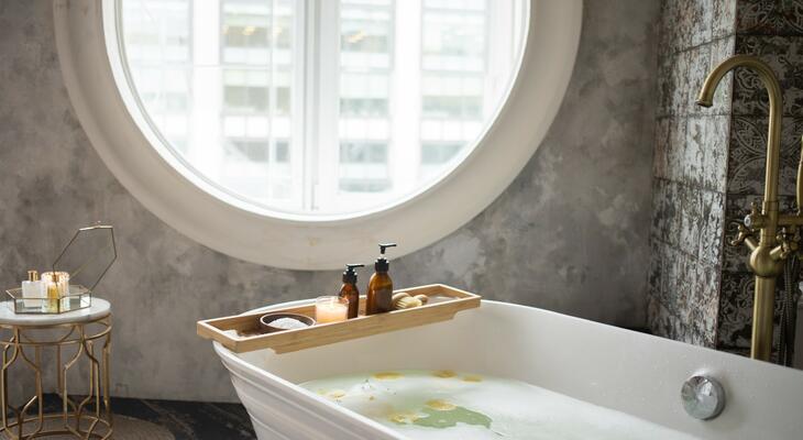 relaxálás a fürdőszobában spa hangulatú fürdőszoba