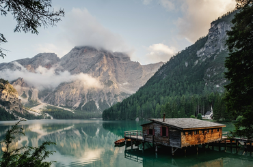 Kertfelújítás képekben, melynél újjászületik a tó körüli terasz!