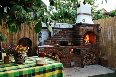 Kerti sütögető építése saját kezűleg