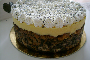 Mákosguba torta madártej krémmel