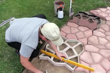 Ezzel a technikával egy nap alatt kész a járdád! Egy nap alatt elkészül a járda ezzel a technikával