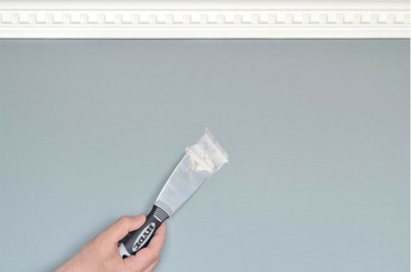 Fogkrémmel kente a falat