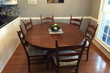 Beépített bútort készített az étkezőbe!