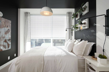 Bemutatjuk, hogy hogyan tudod alkalmazni a sötét színeket kis helyiségekben! 