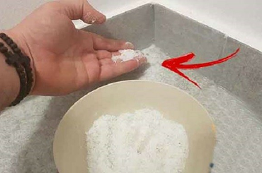 Sót szórt a szoba sarkába