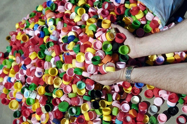 Csodás dolgokat készíthetsz műanyag kupakokból!