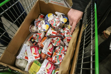 Csehországban a megmaradt élelmiszert kötelező a rászorulóknak adni