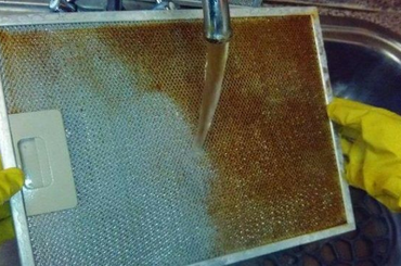 Legzsírosabb páraleszívót is megtisztíthatod ezzel a trükkel