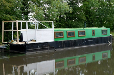 Folyami hajót alakított át ez a kamaszfiú egy szuper otthonná!