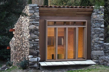 Vízimalom hegyi ház, romokra épült francia ház