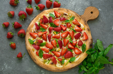 Különleges epres-balzsamos pizza  Epres-balzsamos pizza recept