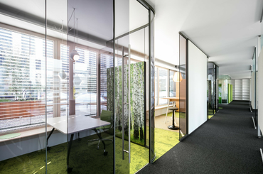 üveg előnyei a belsőépítészetben