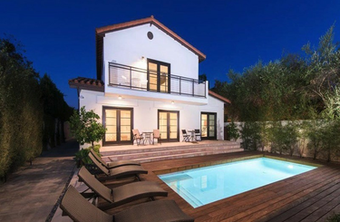 Akár Te is beköltözhetsz Rihanna álomotthonába! 