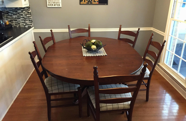 Beépített bútort készített az étkezőbe!