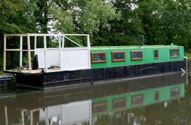 Folyami hajót alakított át ez a kamaszfiú egy szuper otthonná!