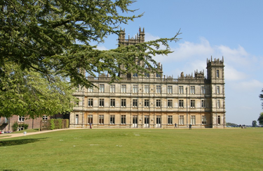 Szállj meg egy éjszakára a Downton Abbey kastélyában!