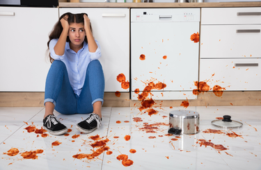 szennyeződések a falon