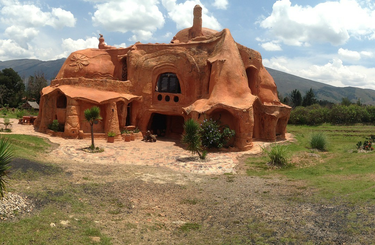 Földház építése