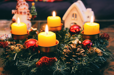 Ezt jelenti az adventi koszorú 4 gyertyája