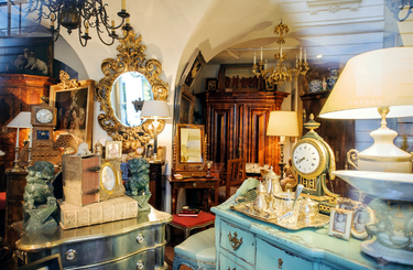 Lakberendezés antik tárgyakkal