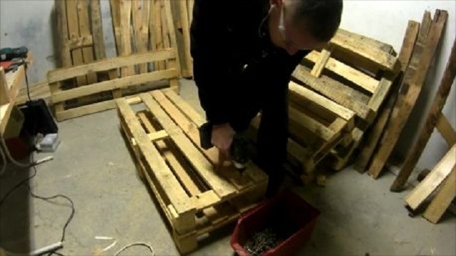 Így készítsd el ezt a dekoratív polcos szekrényt raklapokból, házilag! Raklapból polcos szekrény készítése házilag