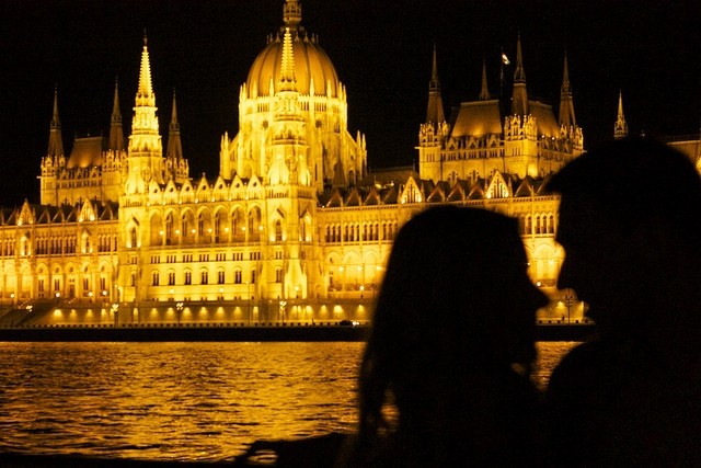 Valentin nap hajózással Budapesten, svédasztalos vacsorával a Dunán Valentin nap hajózással Budapesten, svédasztalos vacsorával a Dunán