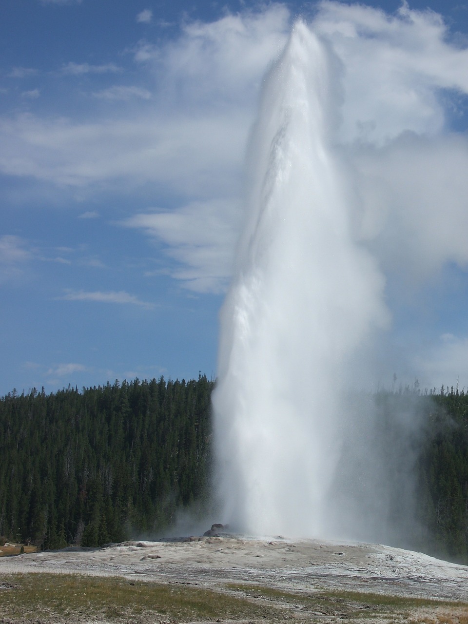 Amerika 3 legnépszerűbb nemzeti parkja amiket neked is látnod kell! - Old Faithful gejzír