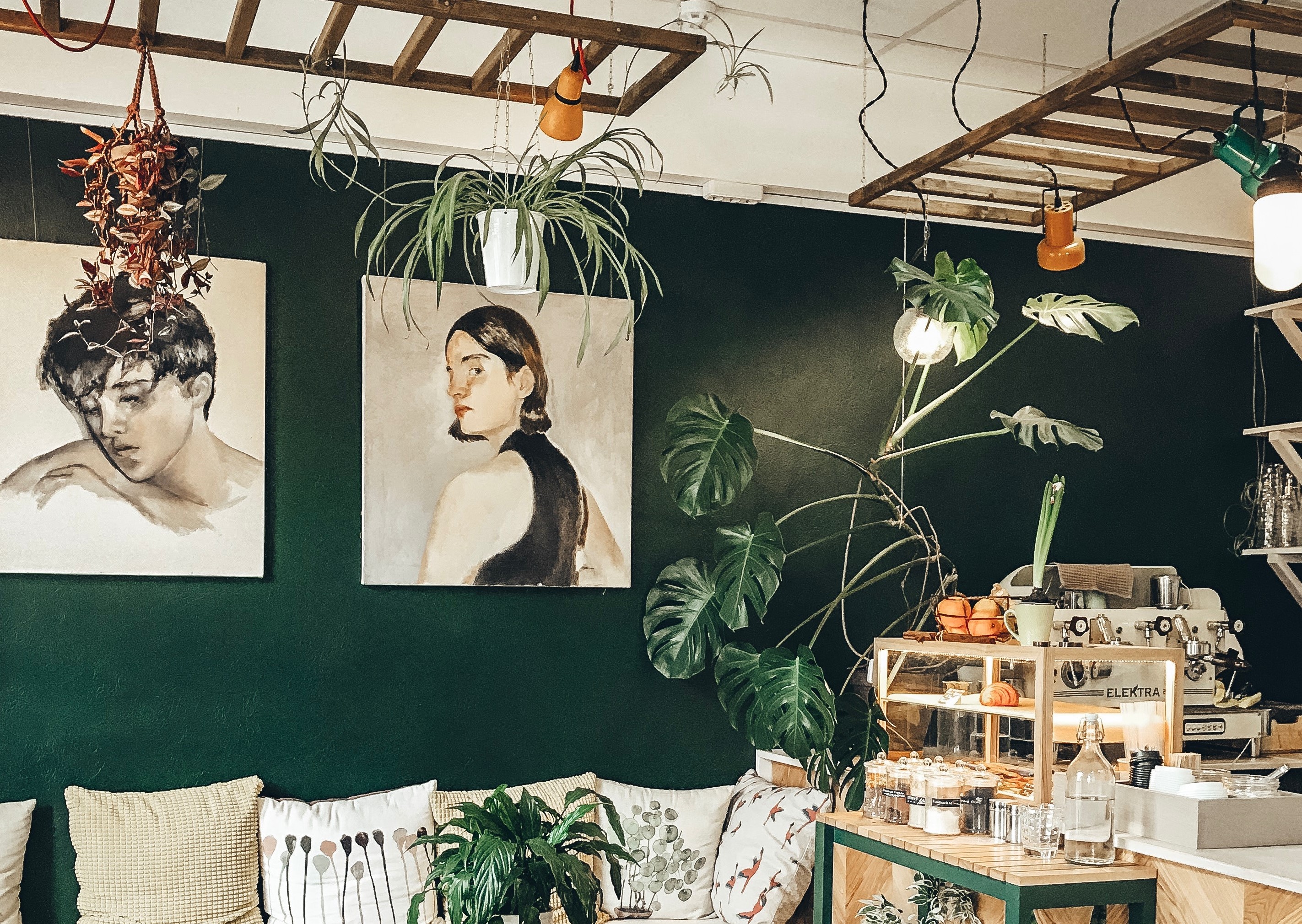 Mélyzöld szín a 2020-as trendszínek között 2020 trendi falszínei között a mélyzöld